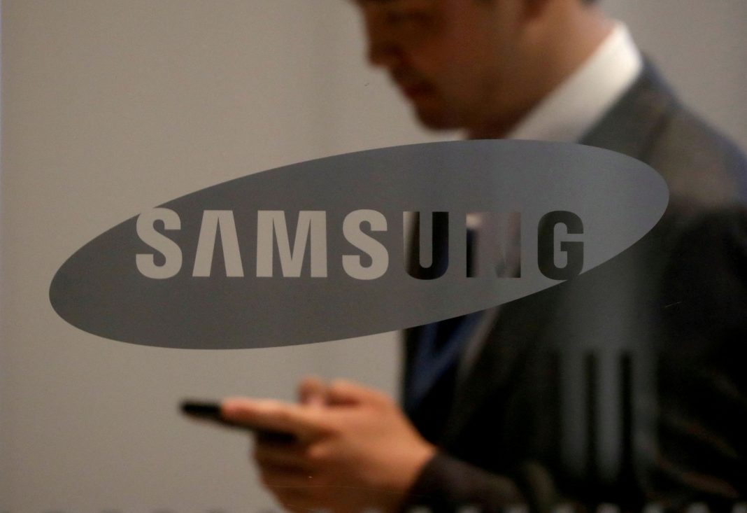 un-cazarrecompensas-demanda-a-samsung-por-una-funcion-que-revisa-el-nivel-de-bateria-del-celular