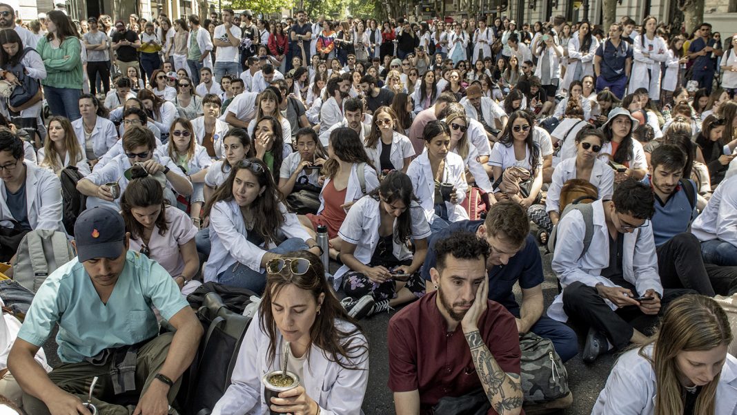 nueva-jornada-de-paro-y-movilizacion-de-trabajadores-de-salud-y-residentes-de-caba